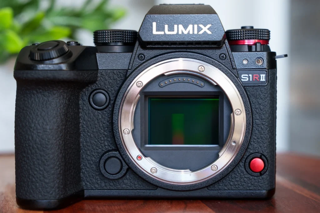 Panasonic Lumix S1Rii-16-1536x1024