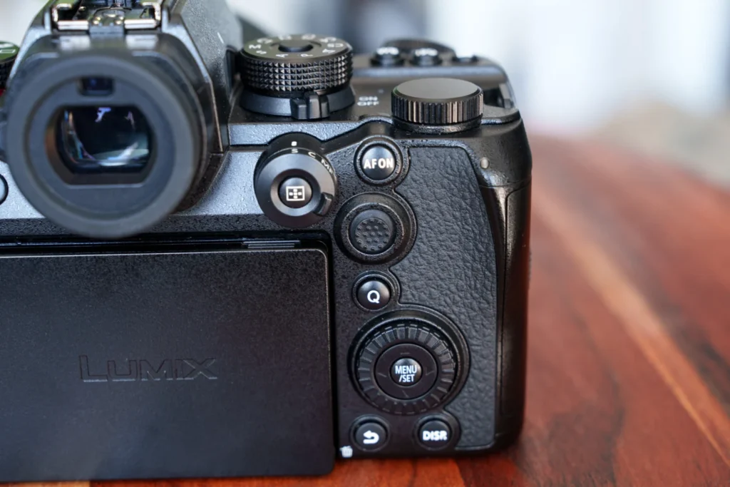 Panasonic Lumix S1Rii-4-1536x1024