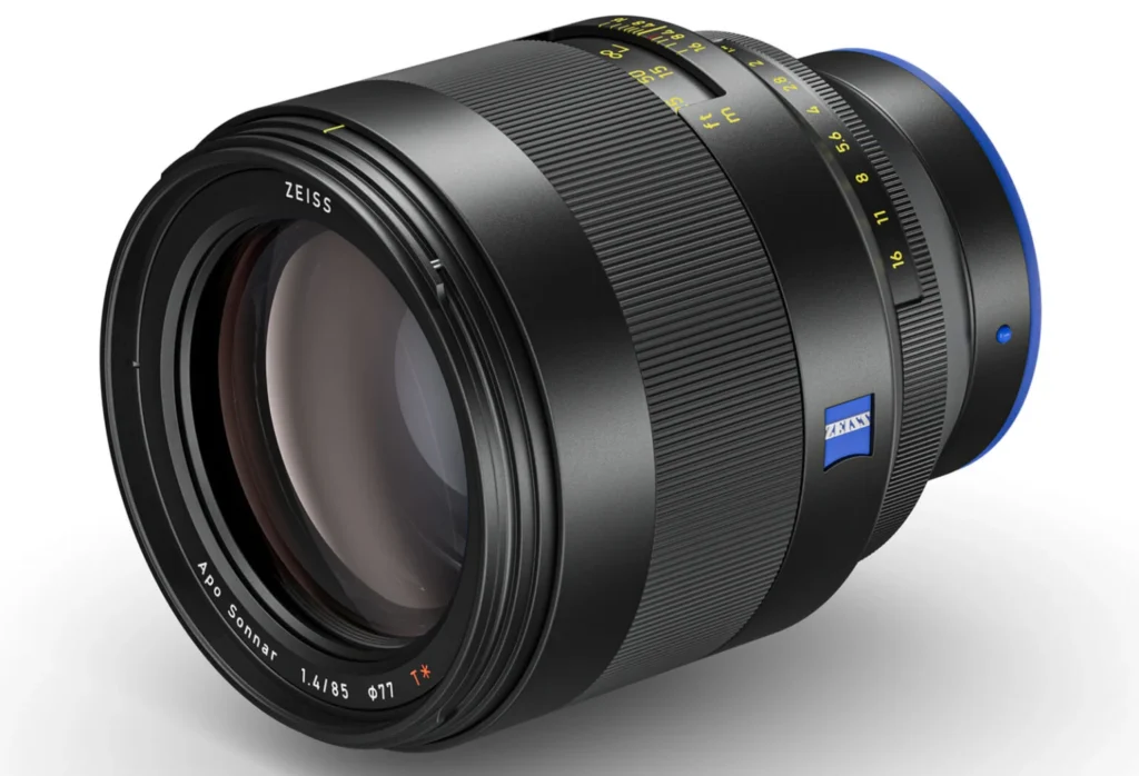 Zeiss Otus ML 85mm f/1.4. Mặc dù không có thông tin chi tiết, nhưng rõ ràng ống kính 85mm f/1.4 sẽ có đường kính rộng hơn ống kính chính 50mm f/1.4 và chấp nhận bộ lọc 77mm thay vì 67mm.