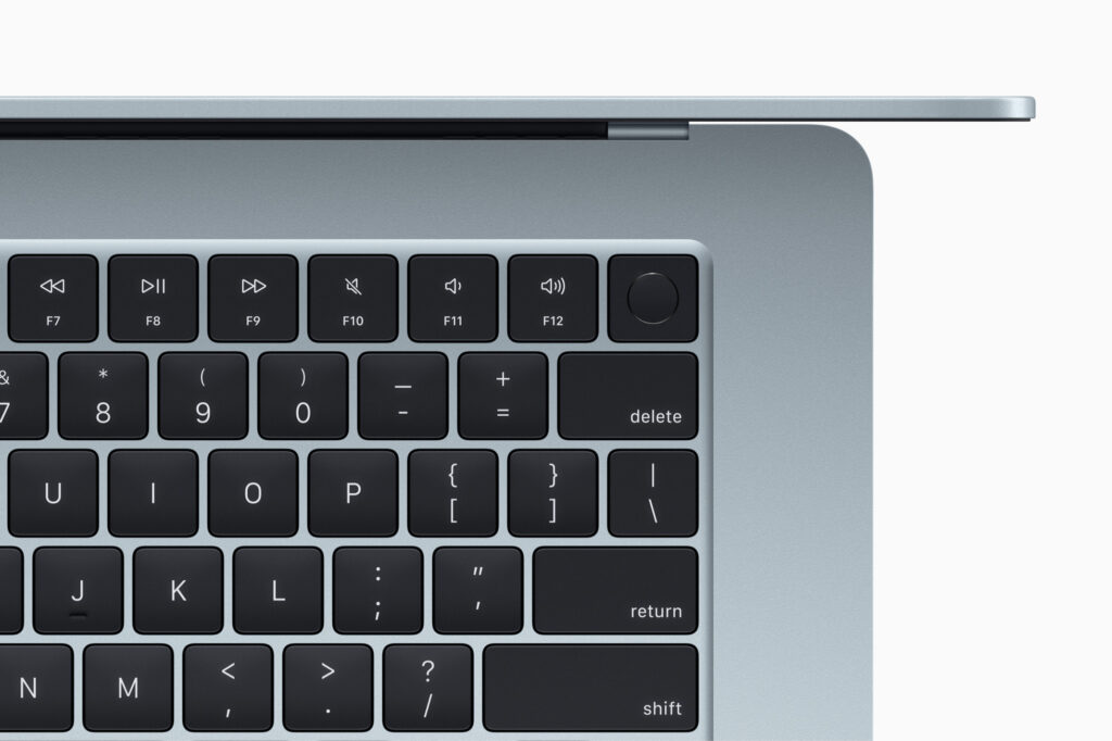 Apple-MacBook-Air-Touch-ID-and-Magic-Keyboard-250305_big.jpg.large_2x